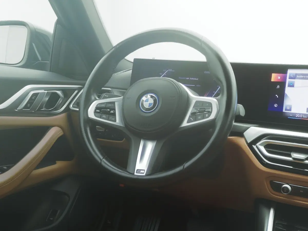eDrive40 84 kWh | CAMERA | CARPLAY | STOELVERWARMING