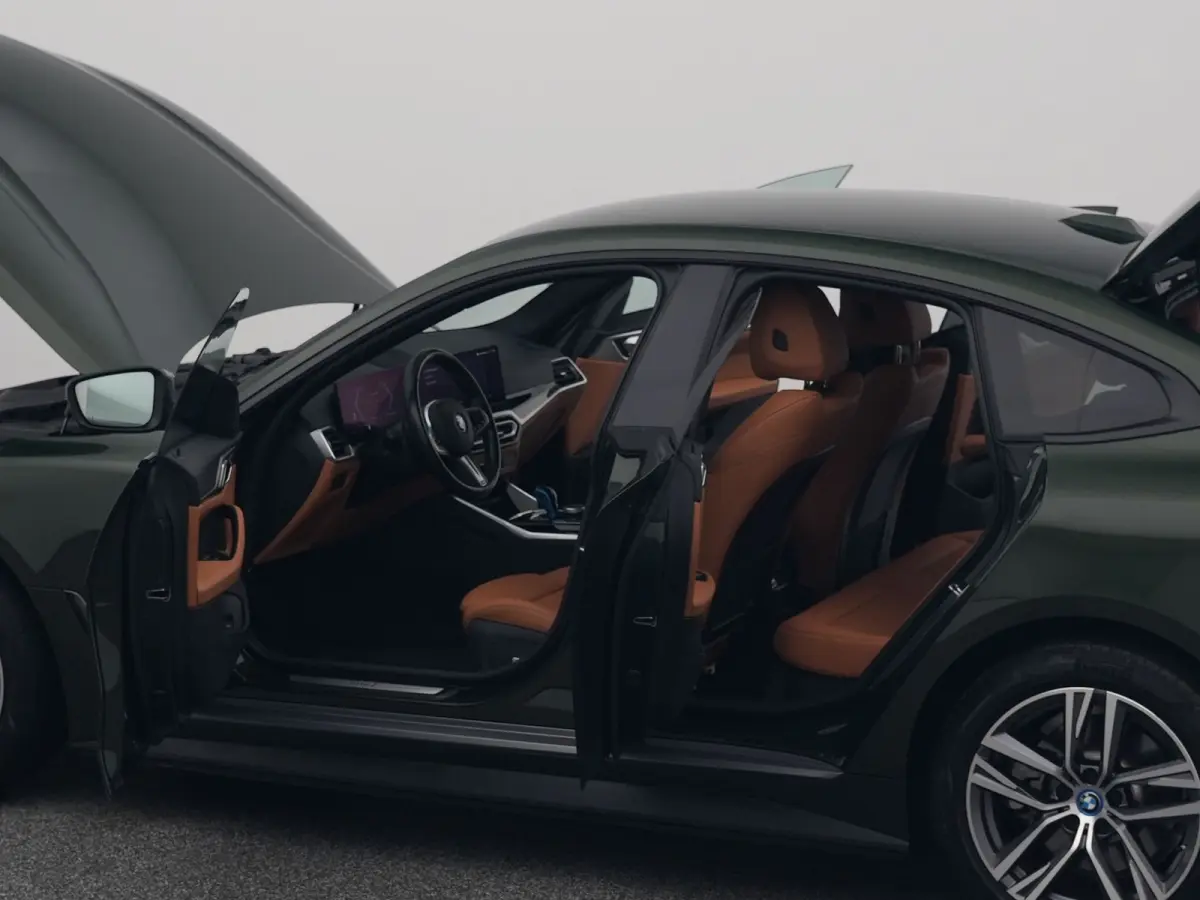 eDrive40 84 kWh | CAMERA | CARPLAY | STOELVERWARMING
