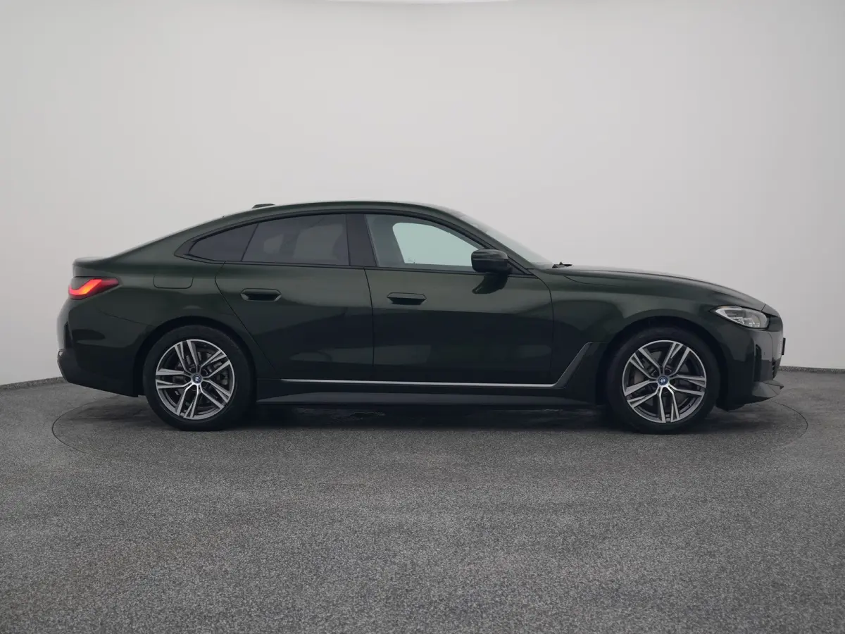 eDrive40 84 kWh | CAMERA | CARPLAY | STOELVERWARMING