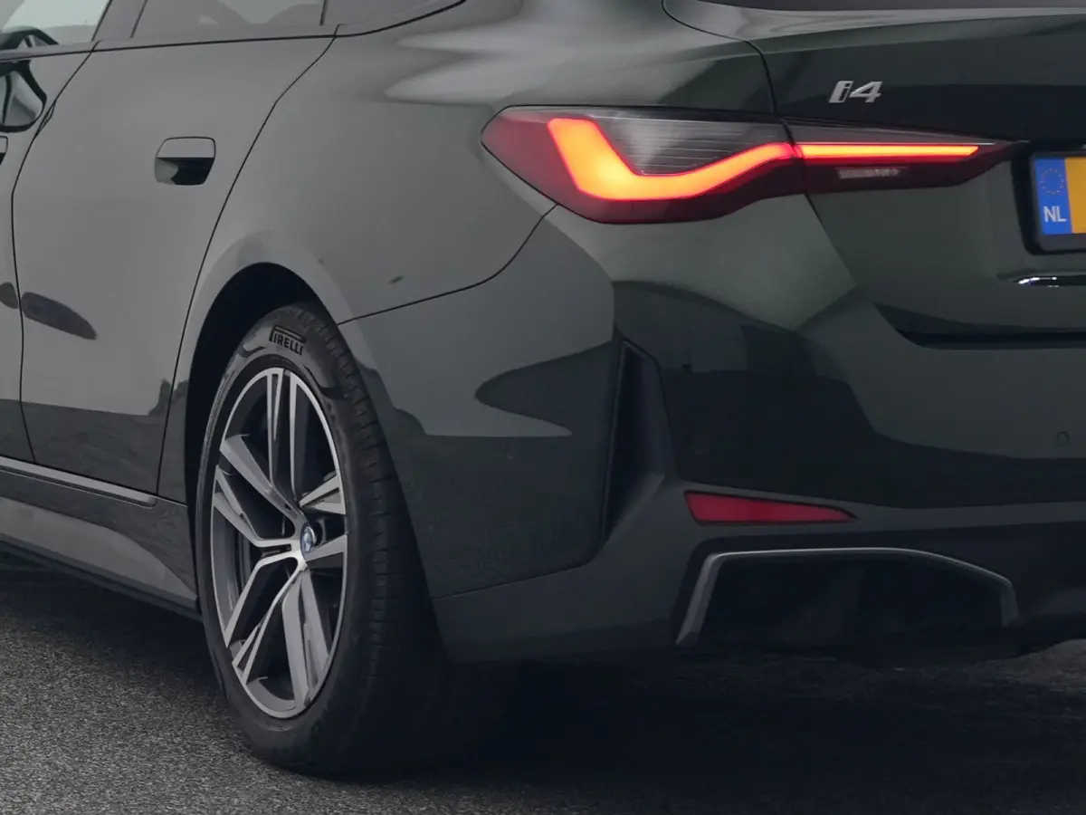 eDrive40 84 kWh | CAMERA | CARPLAY | STOELVERWARMING