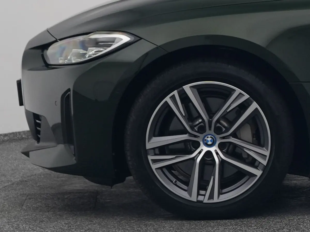 eDrive40 84 kWh | CAMERA | CARPLAY | STOELVERWARMING