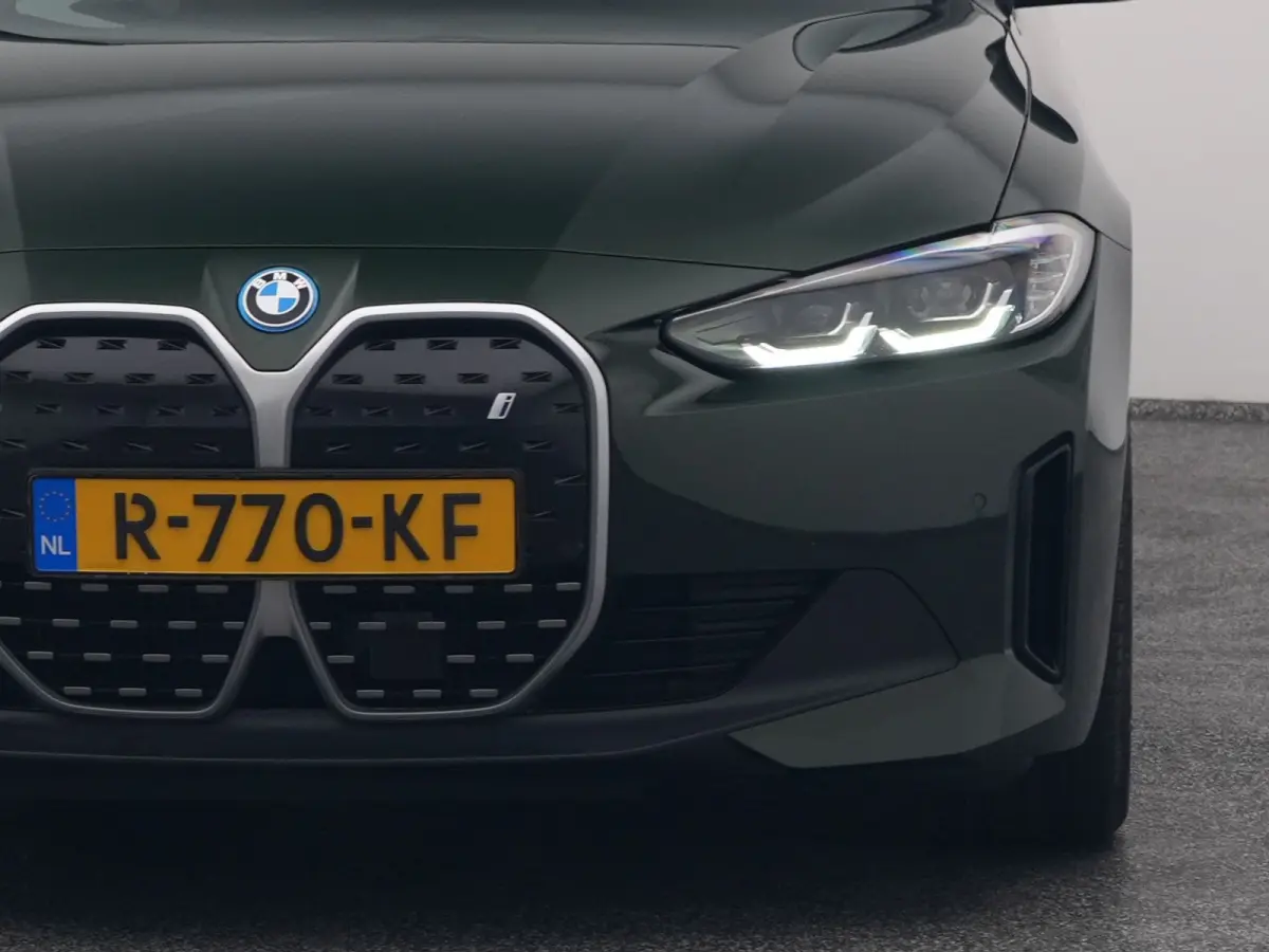 eDrive40 84 kWh | CAMERA | CARPLAY | STOELVERWARMING