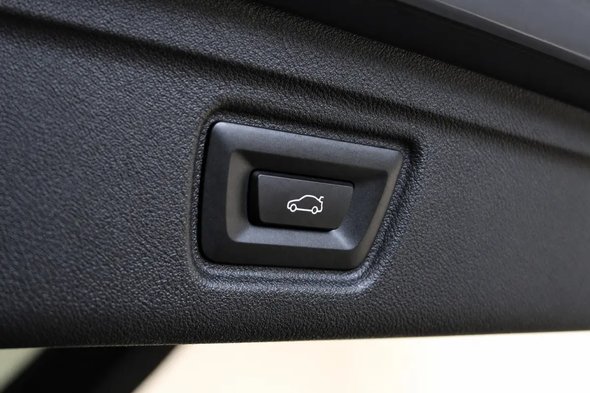 320e | M Sport | PANO | STOELVRW | LEDER