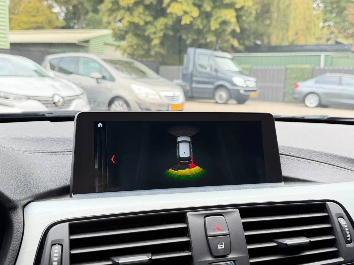 318i M-Sport LED Navi Leder Cruise