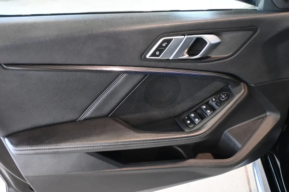 120i Automaat M - Sport Edition Clima Kuipstoelen Panoramadak LED koplampen 19 Inch Camera 1e Eig. 100% Onderhouden Inruil mogelijk