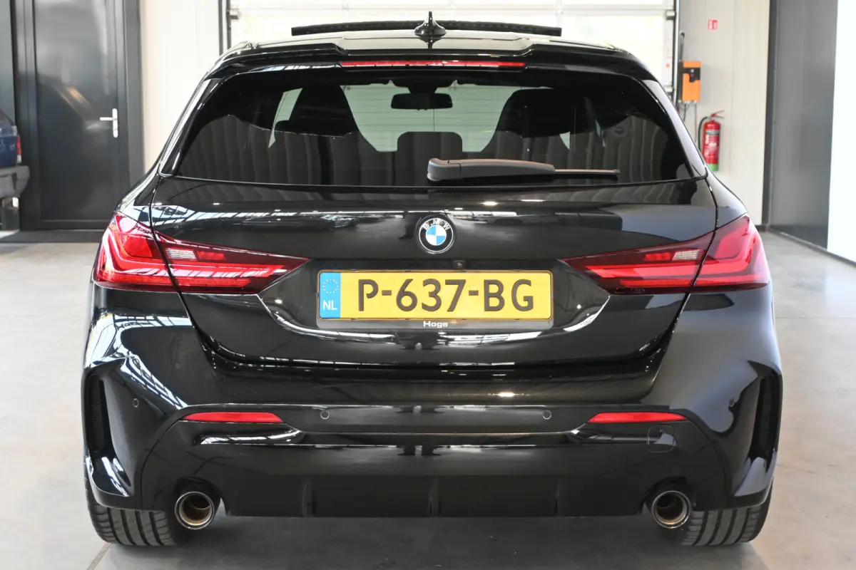 120i Automaat M - Sport Edition Clima Kuipstoelen Panoramadak LED koplampen 19 Inch Camera 1e Eig. 100% Onderhouden Inruil mogelijk