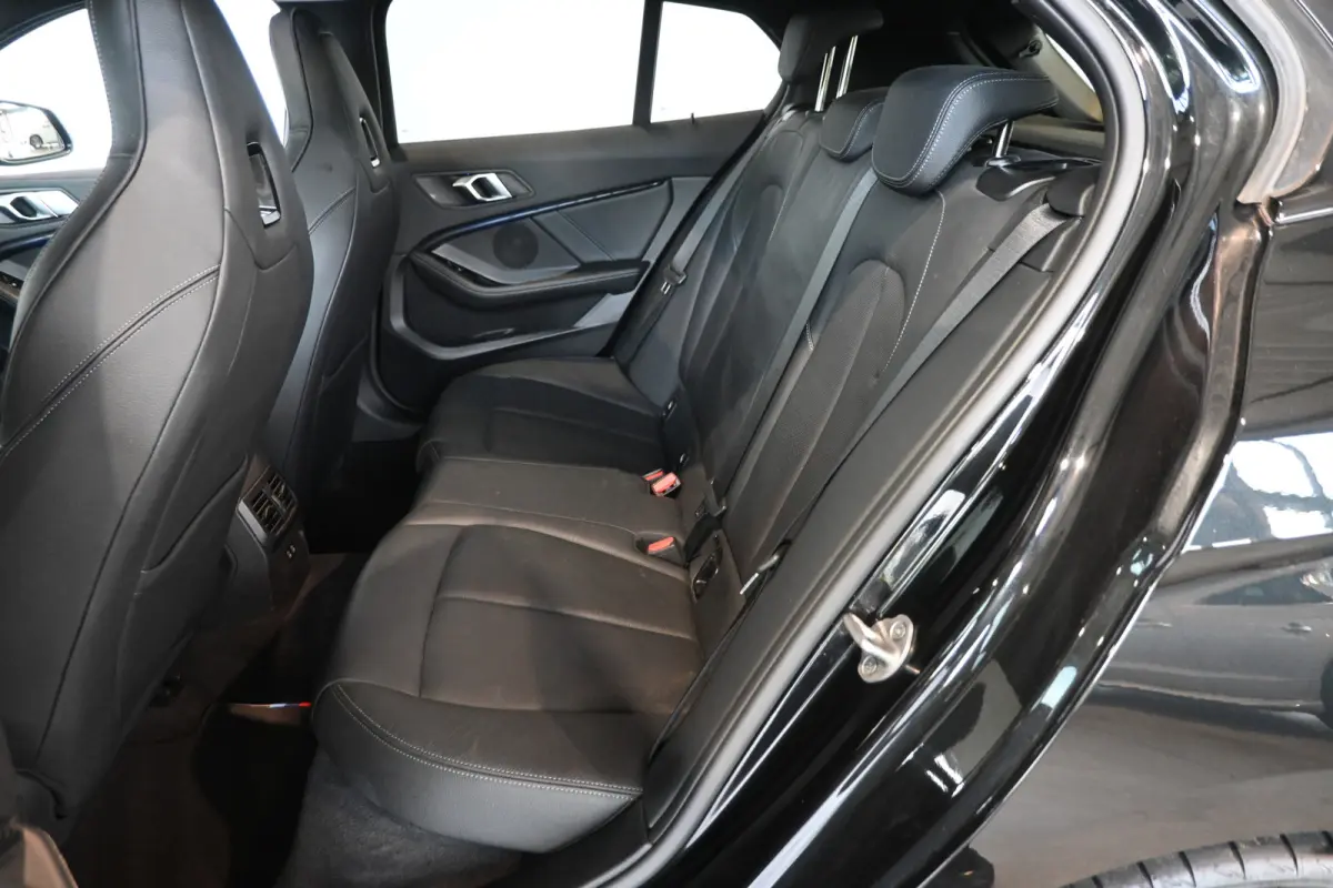 120i Automaat M - Sport Edition Clima Kuipstoelen Panoramadak LED koplampen 19 Inch Camera 1e Eig. 100% Onderhouden Inruil mogelijk