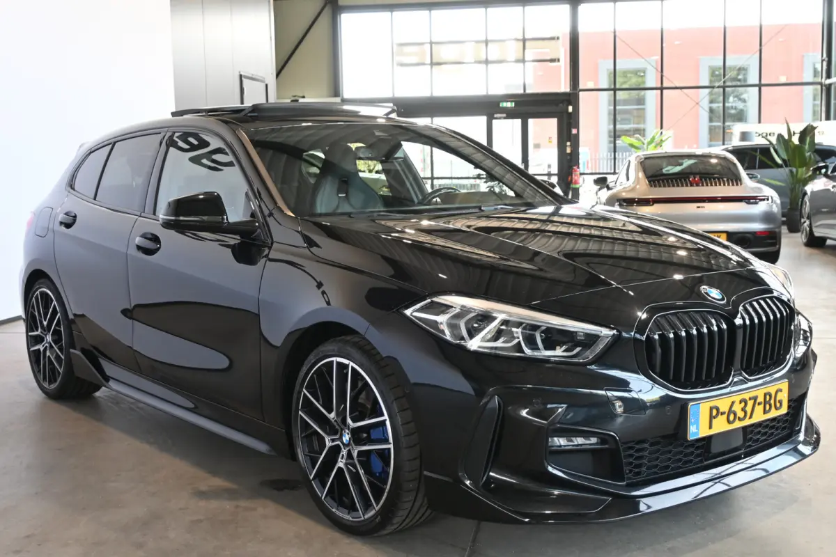 120i Automaat M - Sport Edition Clima Kuipstoelen Panoramadak LED koplampen 19 Inch Camera 1e Eig. 100% Onderhouden Inruil mogelijk
