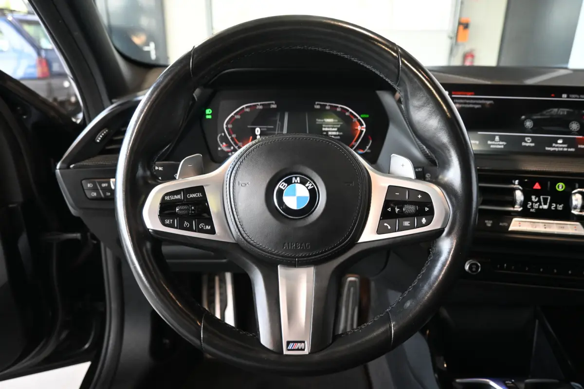 120i Automaat M - Sport Edition Clima Kuipstoelen Panoramadak LED koplampen 19 Inch Camera 1e Eig. 100% Onderhouden Inruil mogelijk