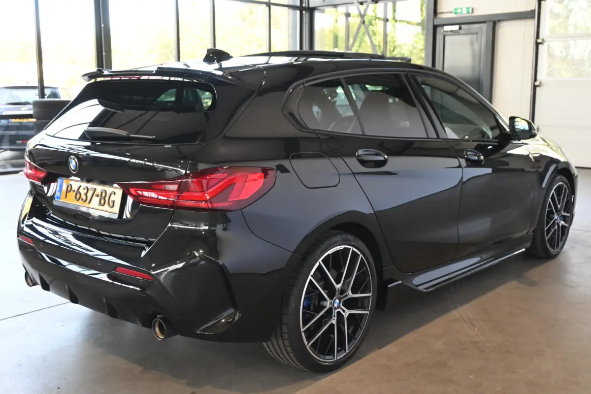 120i Automaat M - Sport Edition Clima Kuipstoelen Panoramadak LED koplampen 19 Inch Camera 1e Eig. 100% Onderhouden Inruil mogelijk