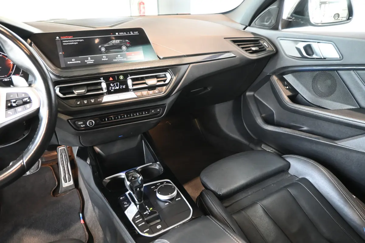 120i Automaat M - Sport Edition Clima Kuipstoelen Panoramadak LED koplampen 19 Inch Camera 1e Eig. 100% Onderhouden Inruil mogelijk