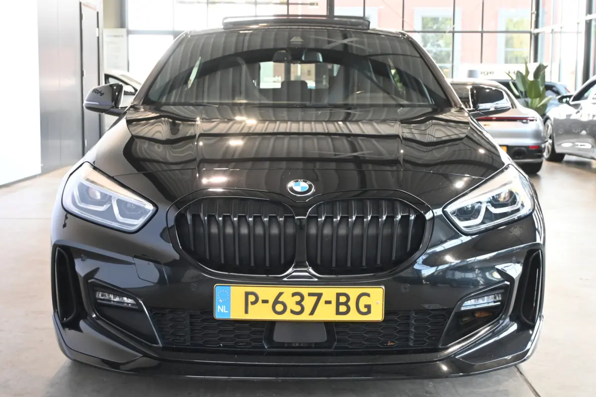 120i Automaat M - Sport Edition Clima Kuipstoelen Panoramadak LED koplampen 19 Inch Camera 1e Eig. 100% Onderhouden Inruil mogelijk