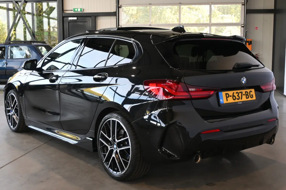 120i Automaat M - Sport Edition Clima Kuipstoelen Panoramadak LED koplampen 19 Inch Camera 1e Eig. 100% Onderhouden Inruil mogelijk