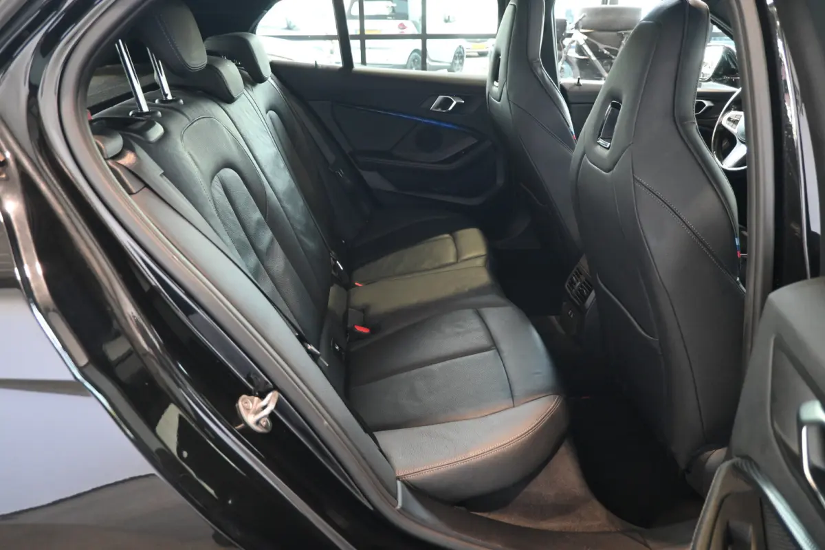 120i Automaat M - Sport Edition Clima Kuipstoelen Panoramadak LED koplampen 19 Inch Camera 1e Eig. 100% Onderhouden Inruil mogelijk