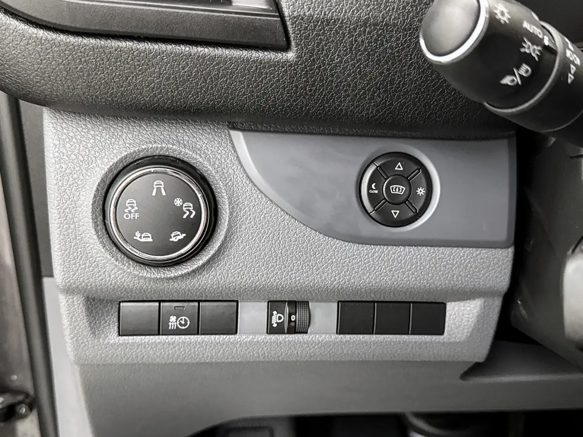 2.0 BlueHDI 180 M Club Head-up display Adapt. cruise control Elektrische schuifdeur Trekhaak Stoelverwarming Navigatie