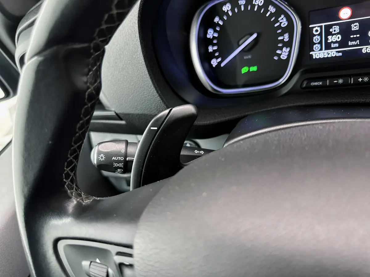 2.0 BlueHDI 180 M Club Head-up display Adapt. cruise control Elektrische schuifdeur Trekhaak Stoelverwarming Navigatie