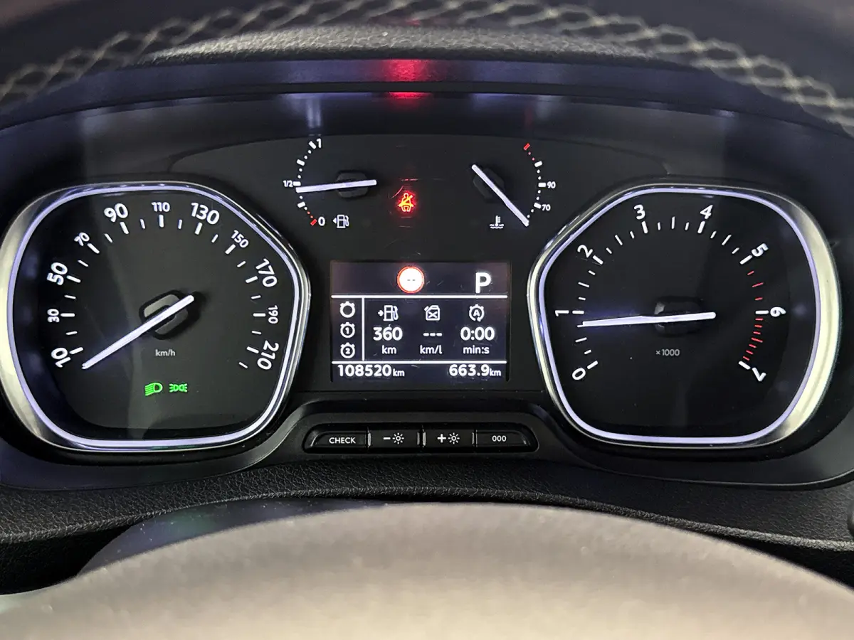 2.0 BlueHDI 180 M Club Head-up display Adapt. cruise control Elektrische schuifdeur Trekhaak Stoelverwarming Navigatie