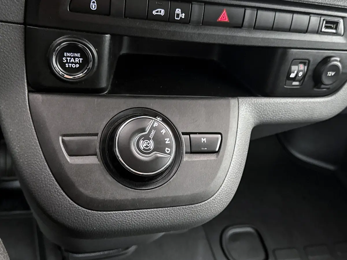 2.0 BlueHDI 180 M Club Head-up display Adapt. cruise control Elektrische schuifdeur Trekhaak Stoelverwarming Navigatie