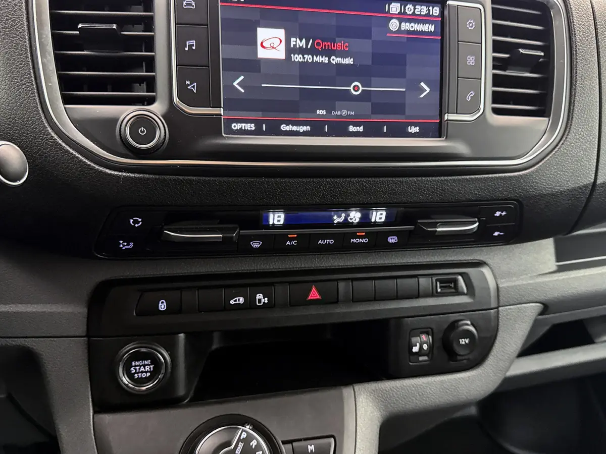 2.0 BlueHDI 180 M Club Head-up display Adapt. cruise control Elektrische schuifdeur Trekhaak Stoelverwarming Navigatie