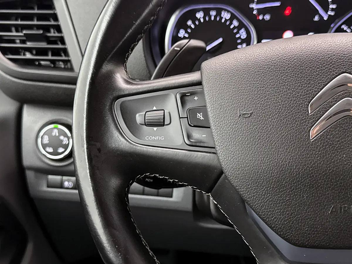 2.0 BlueHDI 180 M Club Head-up display Adapt. cruise control Elektrische schuifdeur Trekhaak Stoelverwarming Navigatie