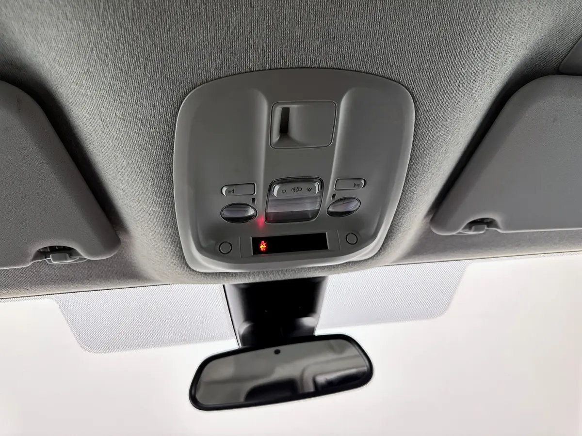 2.0 BlueHDI 180 M Club Head-up display Adapt. cruise control Elektrische schuifdeur Trekhaak Stoelverwarming Navigatie