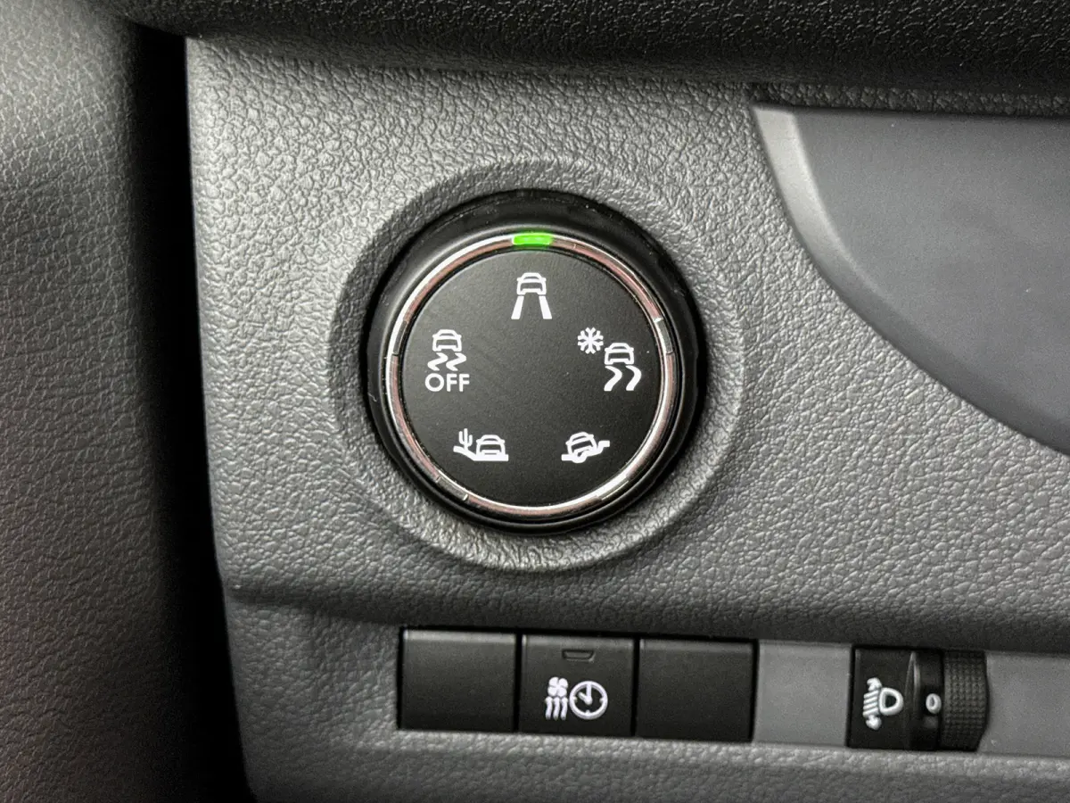 2.0 BlueHDI 180 M Club Head-up display Adapt. cruise control Elektrische schuifdeur Trekhaak Stoelverwarming Navigatie