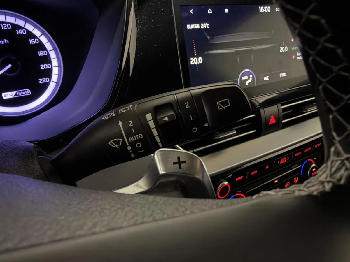 1.6 GDi Hybrid DynamicLine ACC Camera Carplay Trekh. NAP