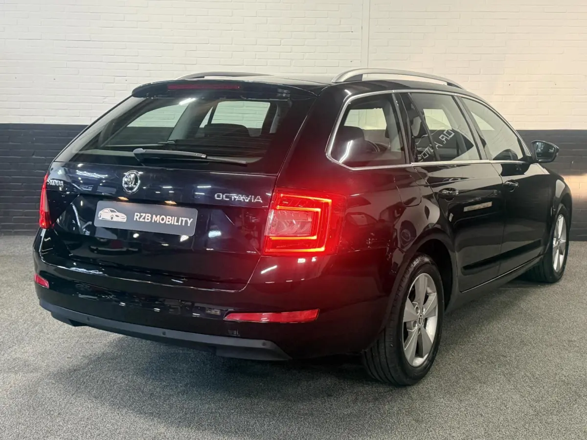 1.0 TSI DSG Greentech Style Business| Carplay | Volledige Historie | Parkeersensoren |Stoelverwarming| Cruise | Zeer netjes