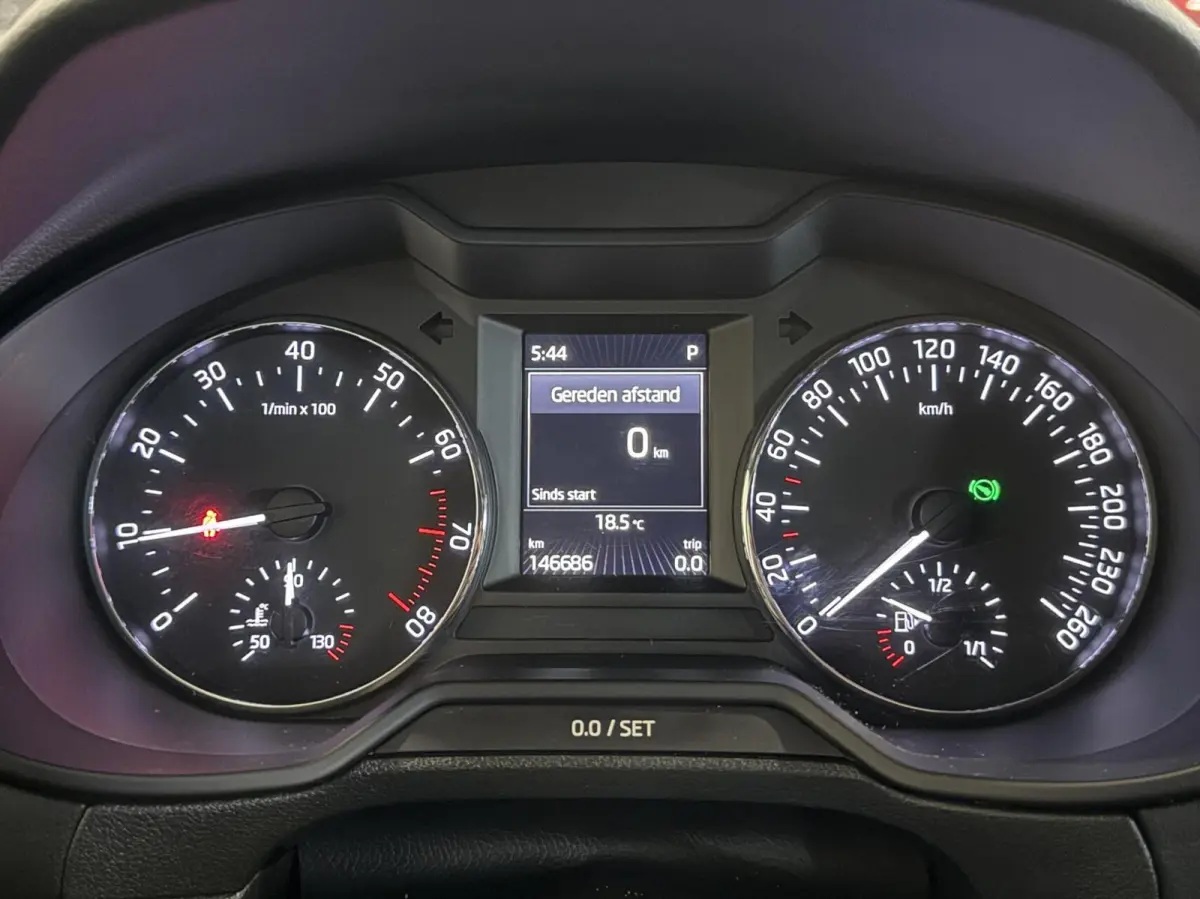 1.0 TSI DSG Greentech Style Business| Carplay | Volledige Historie | Parkeersensoren |Stoelverwarming| Cruise | Zeer netjes