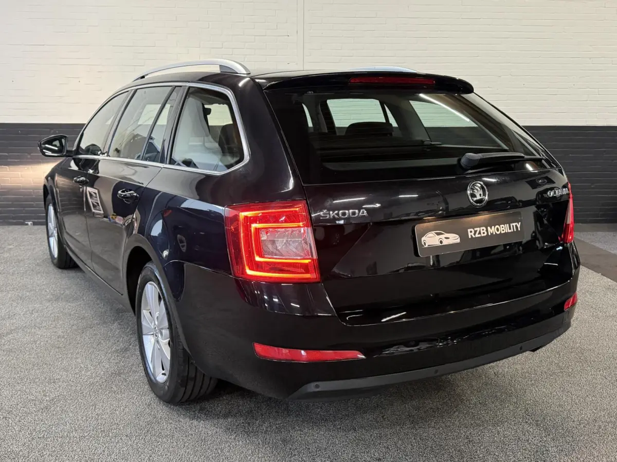 1.0 TSI DSG Greentech Style Business| Carplay | Volledige Historie | Parkeersensoren |Stoelverwarming| Cruise | Zeer netjes