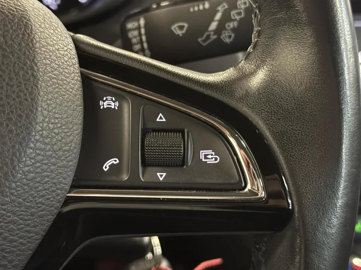 1.0 TSI DSG Greentech Style Business| Carplay | Volledige Historie | Parkeersensoren |Stoelverwarming| Cruise | Zeer netjes