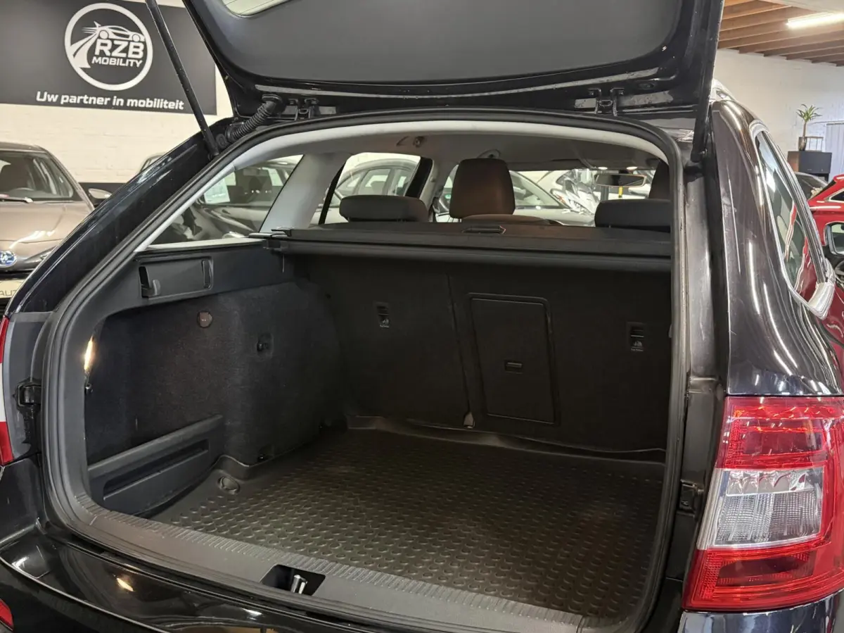 1.0 TSI DSG Greentech Style Business| Carplay | Volledige Historie | Parkeersensoren |Stoelverwarming| Cruise | Zeer netjes