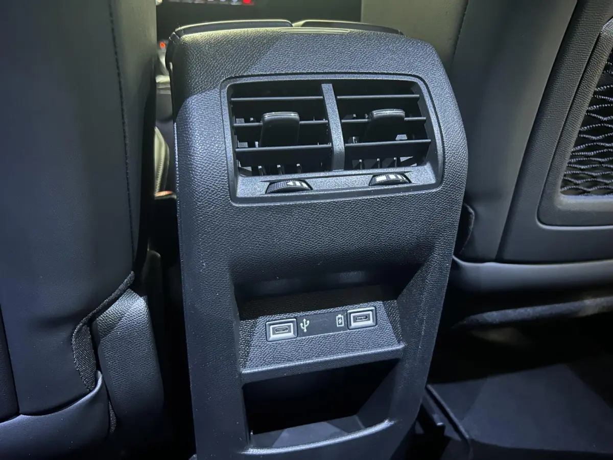 1.2 PureTech Allure | Automaat | Leren Stoelen | Elek. Verstelbare Stoelen | 360 Camera's | Apple Carplay/Android Auto |