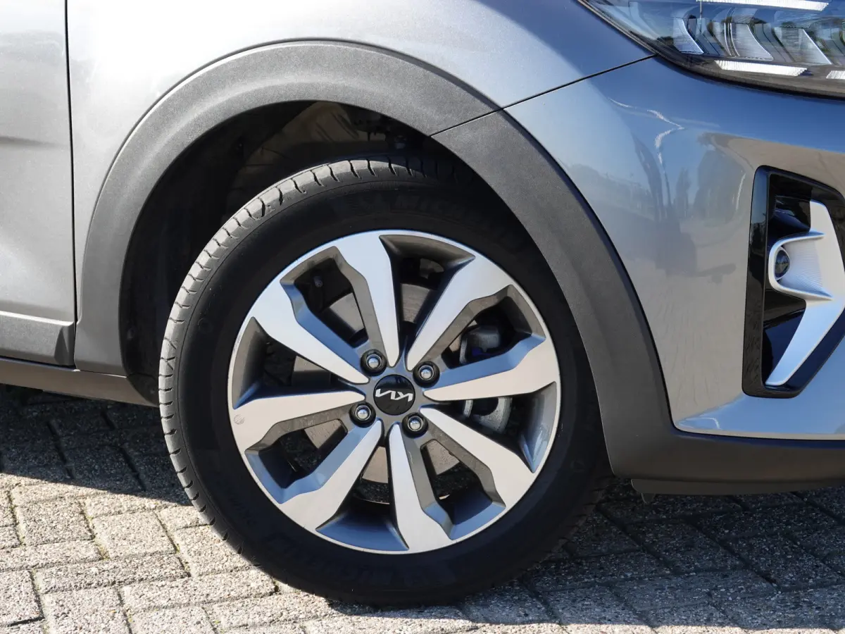 1.0 T-GDi MHEV DynamicPlusLine KEYLESS | LED | VIRTUAL | ECC