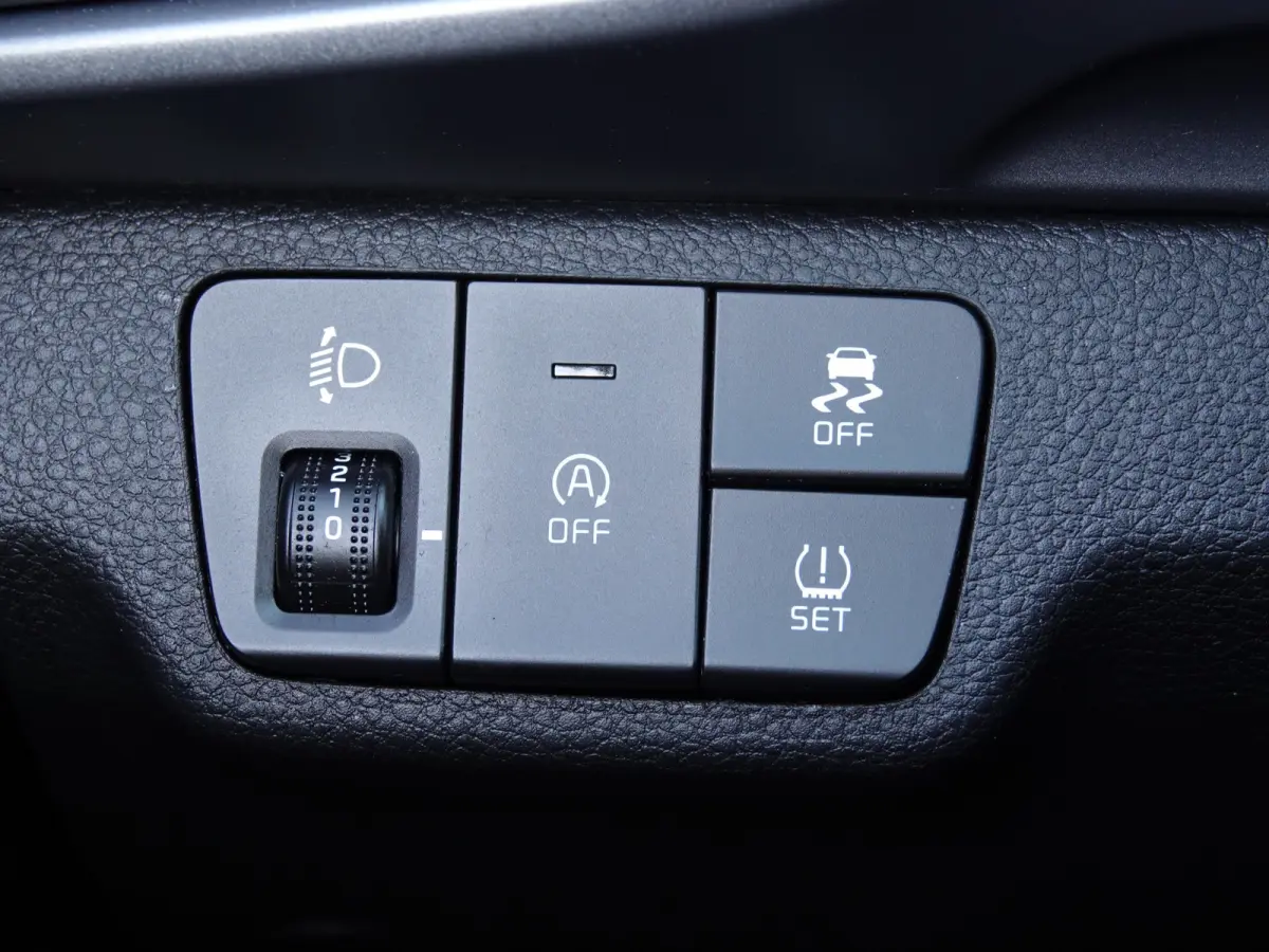 1.0 T-GDi MHEV DynamicPlusLine KEYLESS | LED | VIRTUAL | ECC