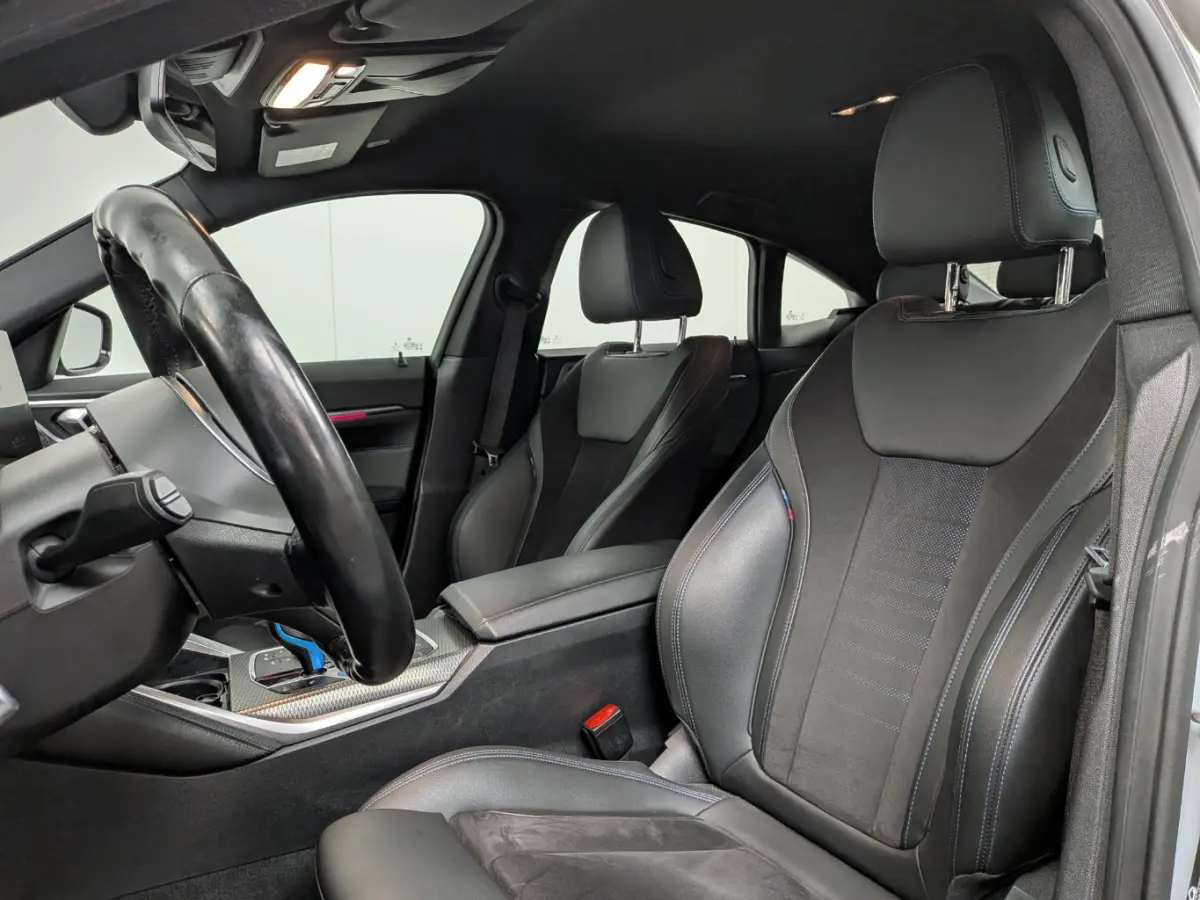 eDrive40 84 kWh M-Sport | SOH 94% | Sfeerverlichting | LED | Sportstoelen | Camera | Elk. Achterklep | Leder/Alcantara | Keyless | Clima | Navi | LMV | Parkeersensoren V+A