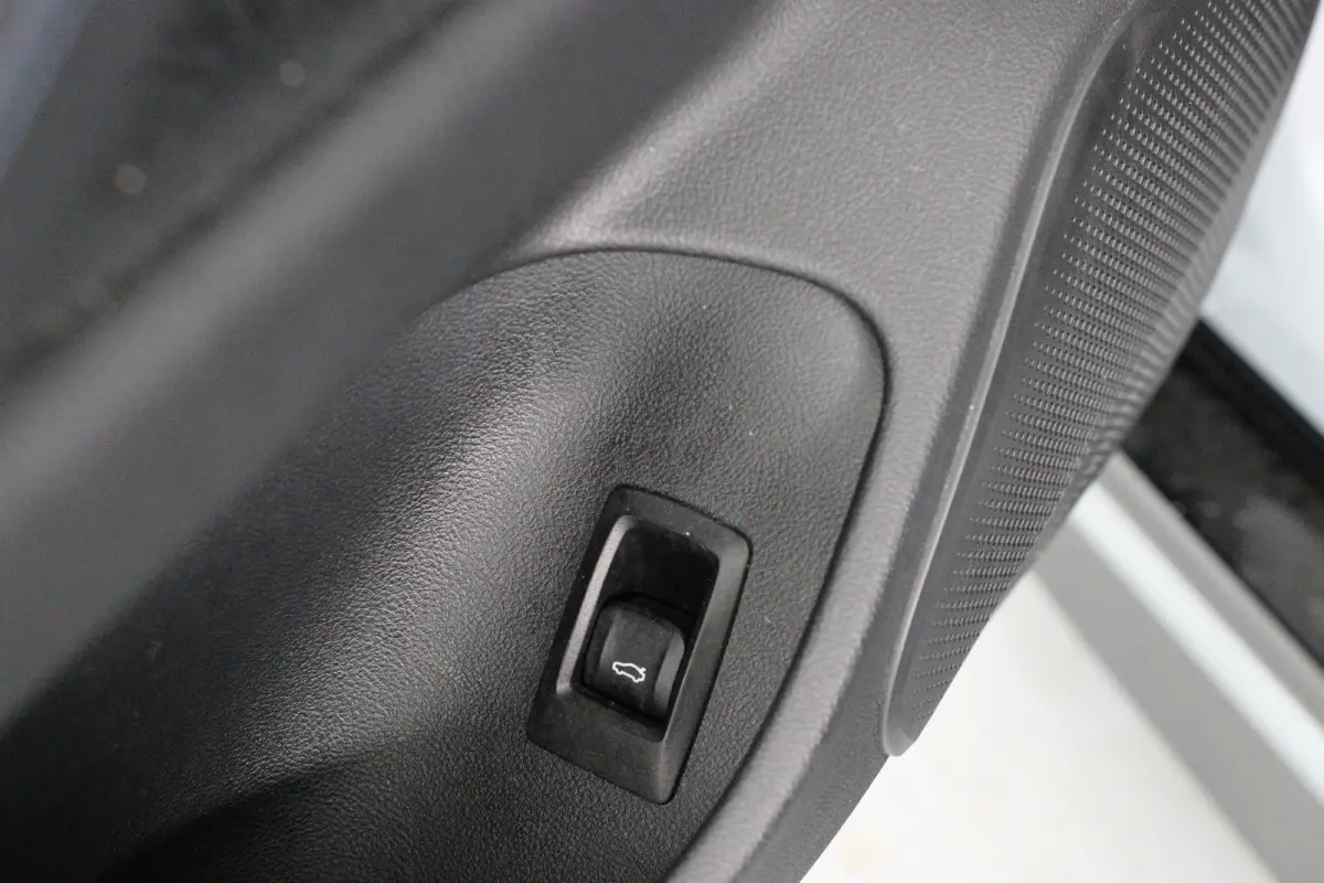 eDrive40 84 kWh M-Sport | SOH 94% | Trekhaak! | Sfeerverlichting | LED | Sportstoelen | Camera | Elk. Achterklep | Leder/Alcantara | Keyless | Clima | Navi | LMV | Parkeersensoren V+A