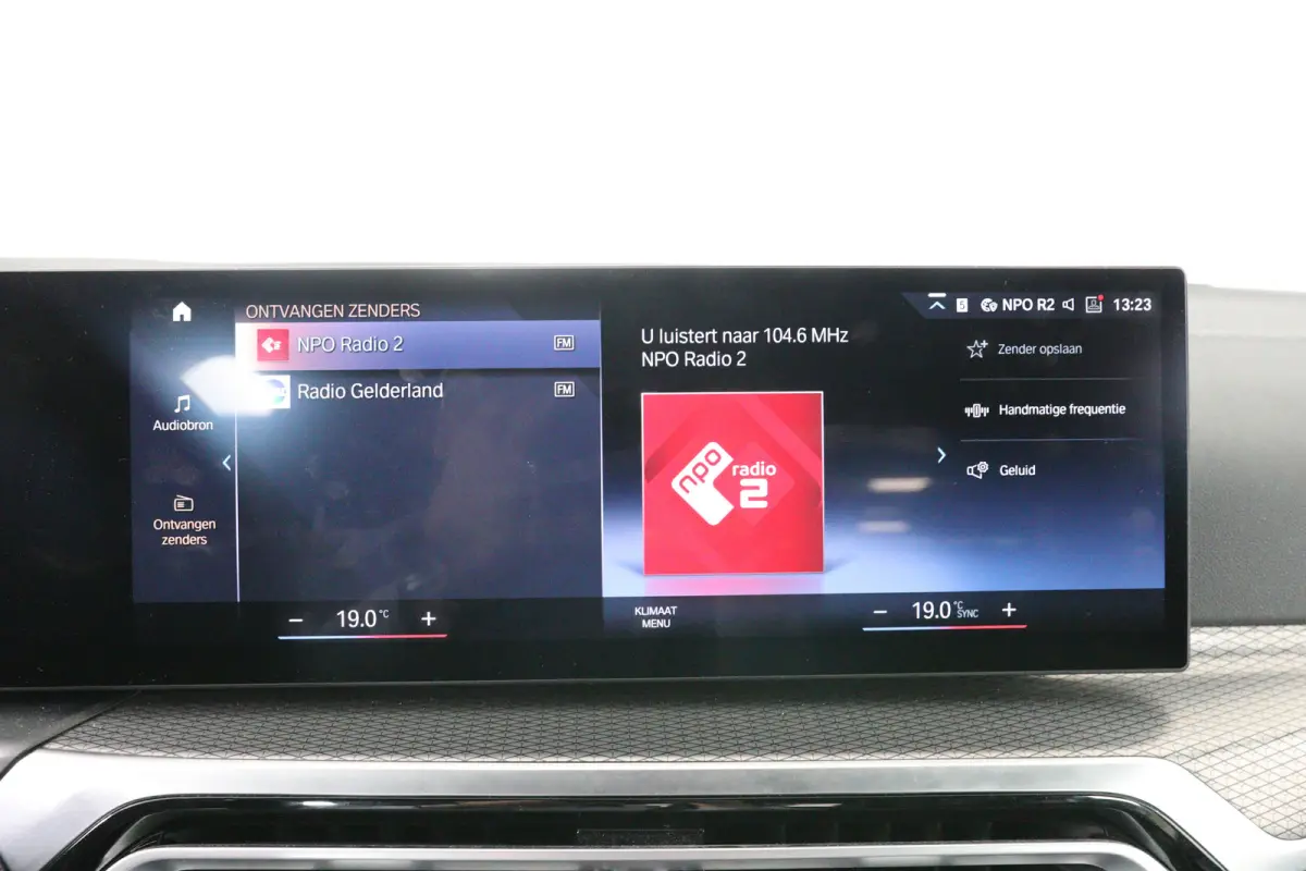 eDrive40 84 kWh M-Sport | SOH 94% | Trekhaak! | Sfeerverlichting | LED | Sportstoelen | Camera | Elk. Achterklep | Leder/Alcantara | Keyless | Clima | Navi | LMV | Parkeersensoren V+A