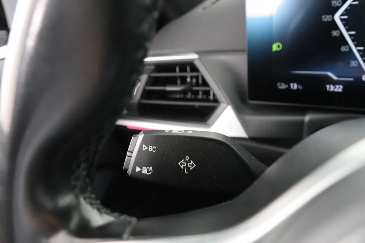 eDrive40 84 kWh M-Sport | SOH 94% | Trekhaak! | Sfeerverlichting | LED | Sportstoelen | Camera | Elk. Achterklep | Leder/Alcantara | Keyless | Clima | Navi | LMV | Parkeersensoren V+A