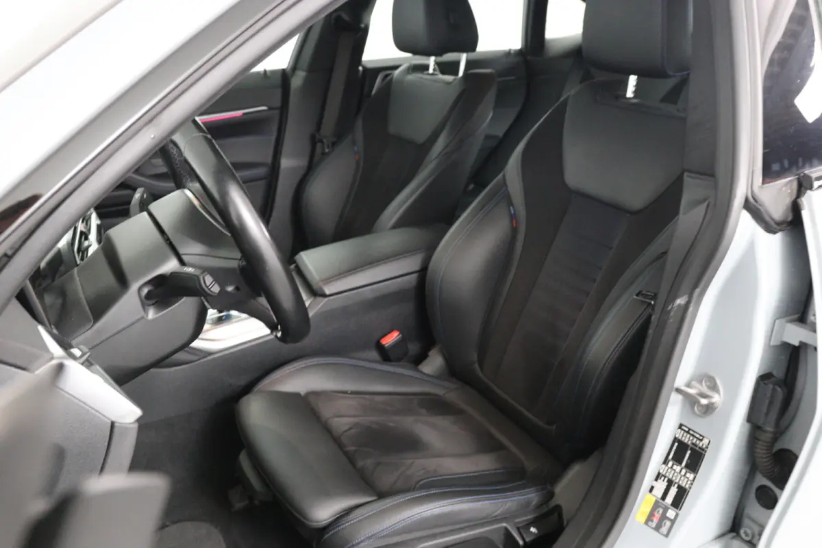 eDrive40 84 kWh M-Sport | SOH 94% | Trekhaak! | Sfeerverlichting | LED | Sportstoelen | Camera | Elk. Achterklep | Leder/Alcantara | Keyless | Clima | Navi | LMV | Parkeersensoren V+A