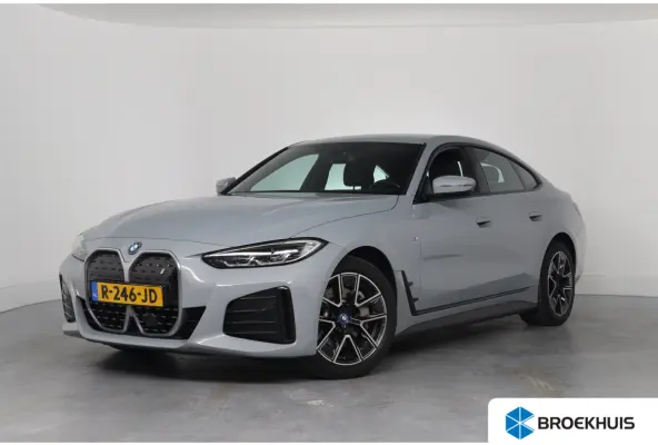 eDrive40 84 kWh M-Sport | SOH 94% | Trekhaak! | Sfeerverlichting | LED | Sportstoelen | Camera | Elk. Achterklep | Leder/Alcantara | Keyless | Clima | Navi | LMV | Parkeersensoren V+A