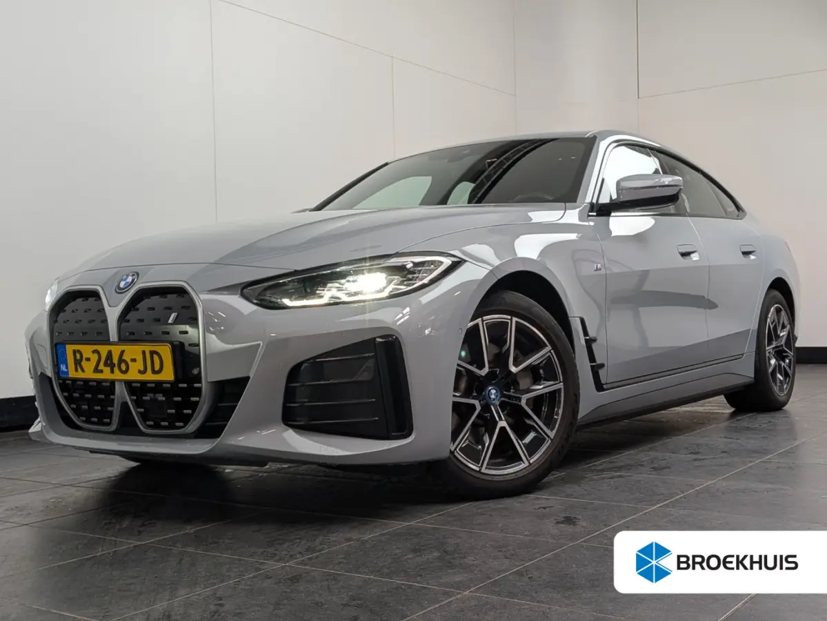 eDrive40 84 kWh M-Sport | SOH 94% | Sfeerverlichting | LED | Sportstoelen | Camera | Elk. Achterklep | Leder/Alcantara | Keyless | Clima | Navi | LMV | Parkeersensoren V+A