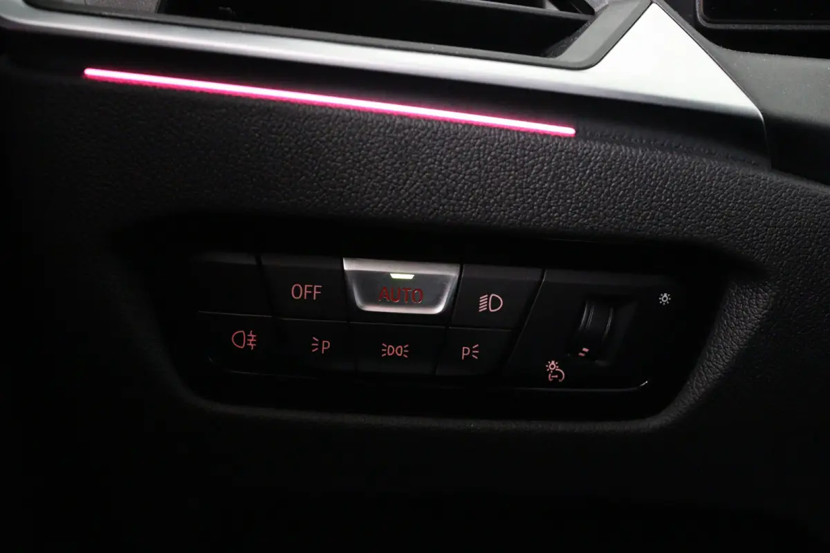 eDrive40 84 kWh M-Sport | SOH 94% | Trekhaak! | Sfeerverlichting | LED | Sportstoelen | Camera | Elk. Achterklep | Leder/Alcantara | Keyless | Clima | Navi | LMV | Parkeersensoren V+A