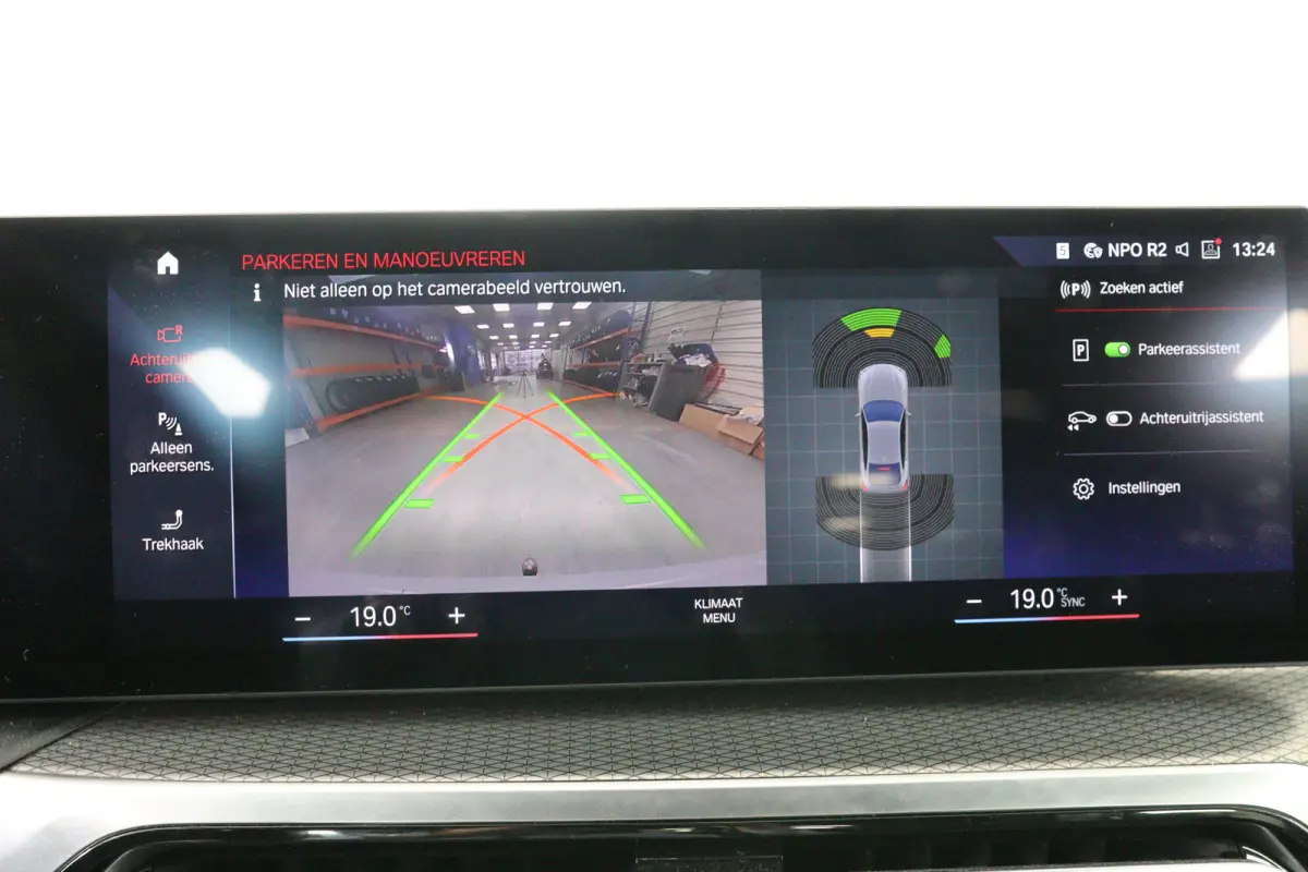 eDrive40 84 kWh M-Sport | SOH 94% | Trekhaak! | Sfeerverlichting | LED | Sportstoelen | Camera | Elk. Achterklep | Leder/Alcantara | Keyless | Clima | Navi | LMV | Parkeersensoren V+A
