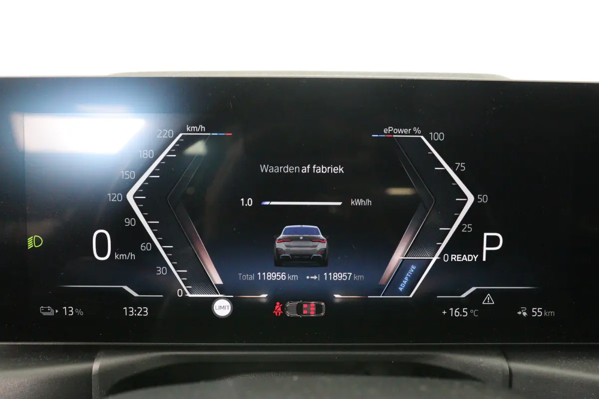 eDrive40 84 kWh M-Sport | SOH 94% | Trekhaak! | Sfeerverlichting | LED | Sportstoelen | Camera | Elk. Achterklep | Leder/Alcantara | Keyless | Clima | Navi | LMV | Parkeersensoren V+A