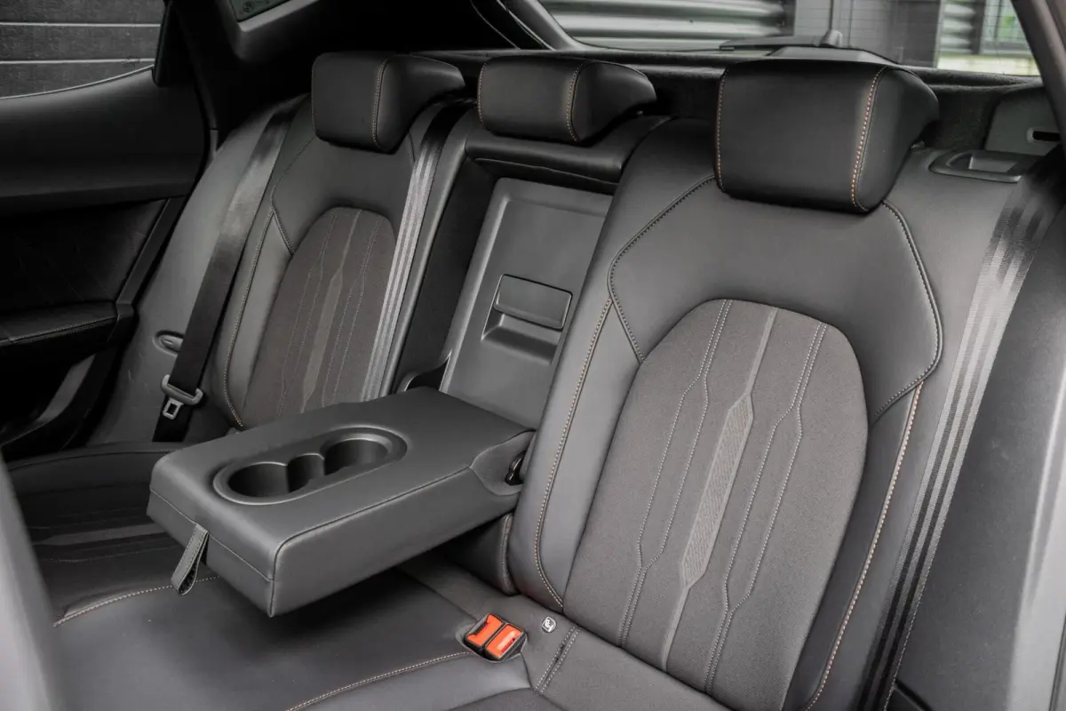 1.4 e-Hybrid VZ-Performance | PANO | SCHAALSTOELEN | 360 CAMERA | ACC | CARPLAY