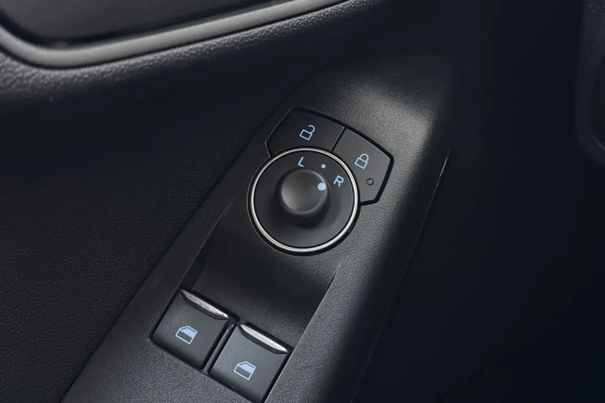 Hybrid 124 PK Aut. Titanium Carplay Cruise Velgen