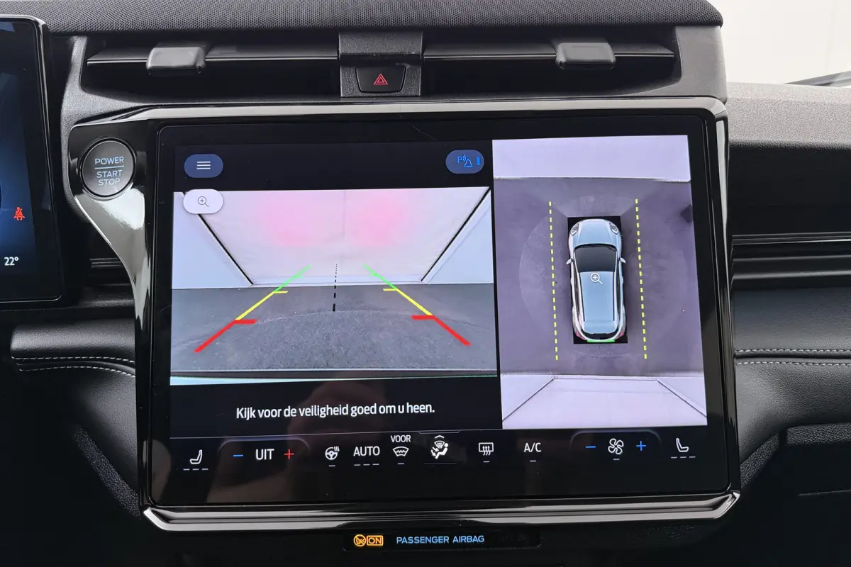125PK Aut. Titanium NW-Model Camera Carplay Stuur+Stoelverw.