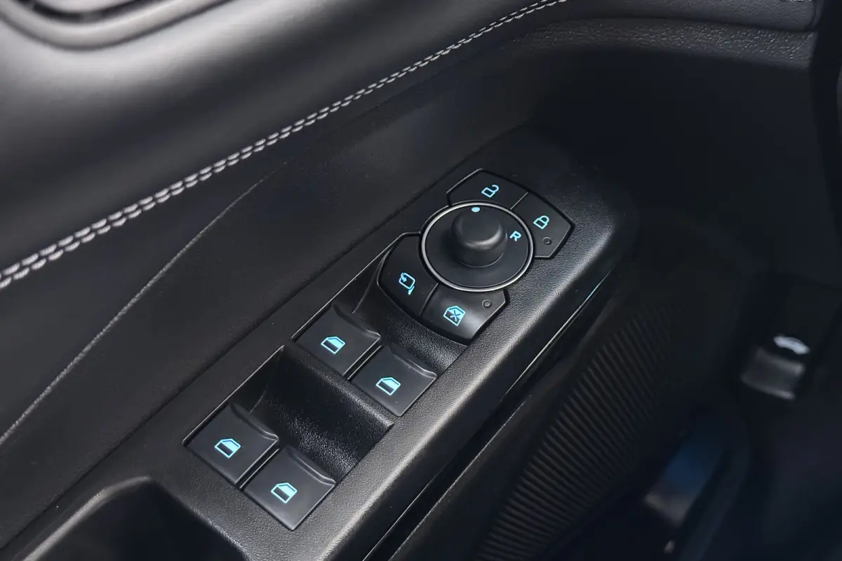 125PK Aut. Titanium NW-Model Camera Carplay Stuur+Stoelverw.