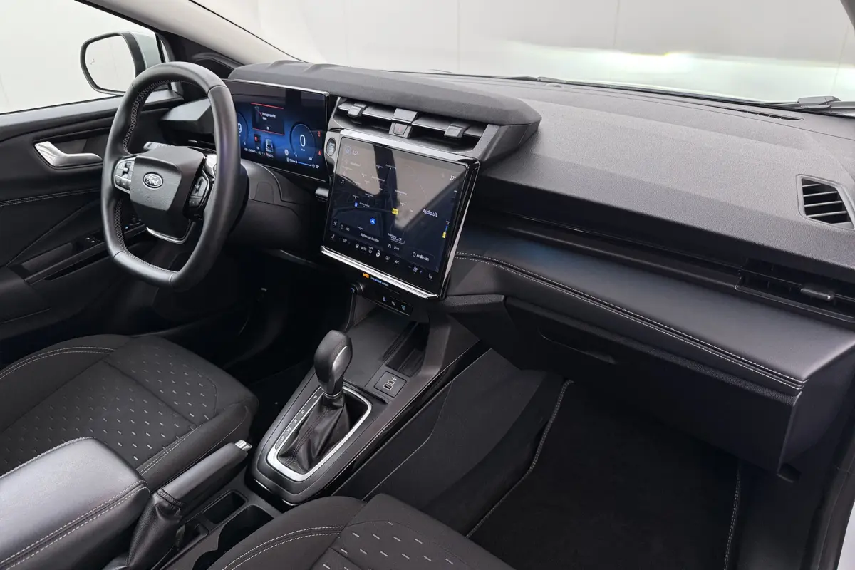 125PK Aut. Titanium NW-Model Camera Carplay Stuur+Stoelverw.